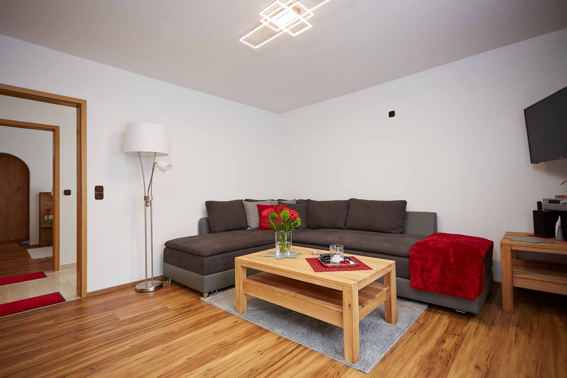 Ansicht Wohnzimmer mit Eckcouch